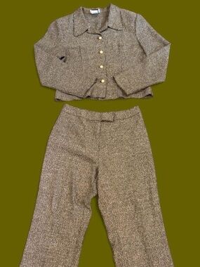 Women’s Vintage Tweed Suit Set (with easily removable shoulder padding!)